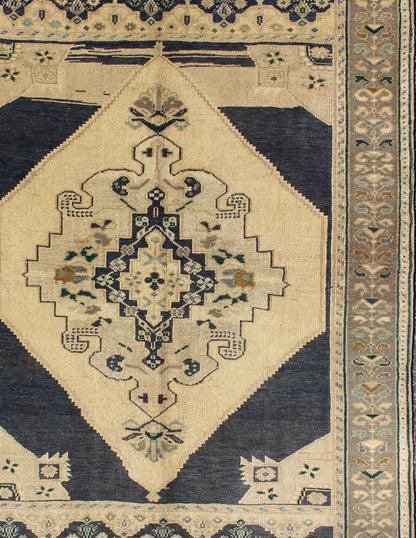 Vintage Turkish Oushak Rug with Stylized Medallion in Midnight Blue and Cream kwarugs Vintage Turkish Oushak rug with stylized medallion in midnight blue and cream, Keivan Woven Arts / rug EN - 112153, country of origin / type: Turkey / Oushak, ci... - Keivan Woven ArtsEN - 112153 - 2806Rug