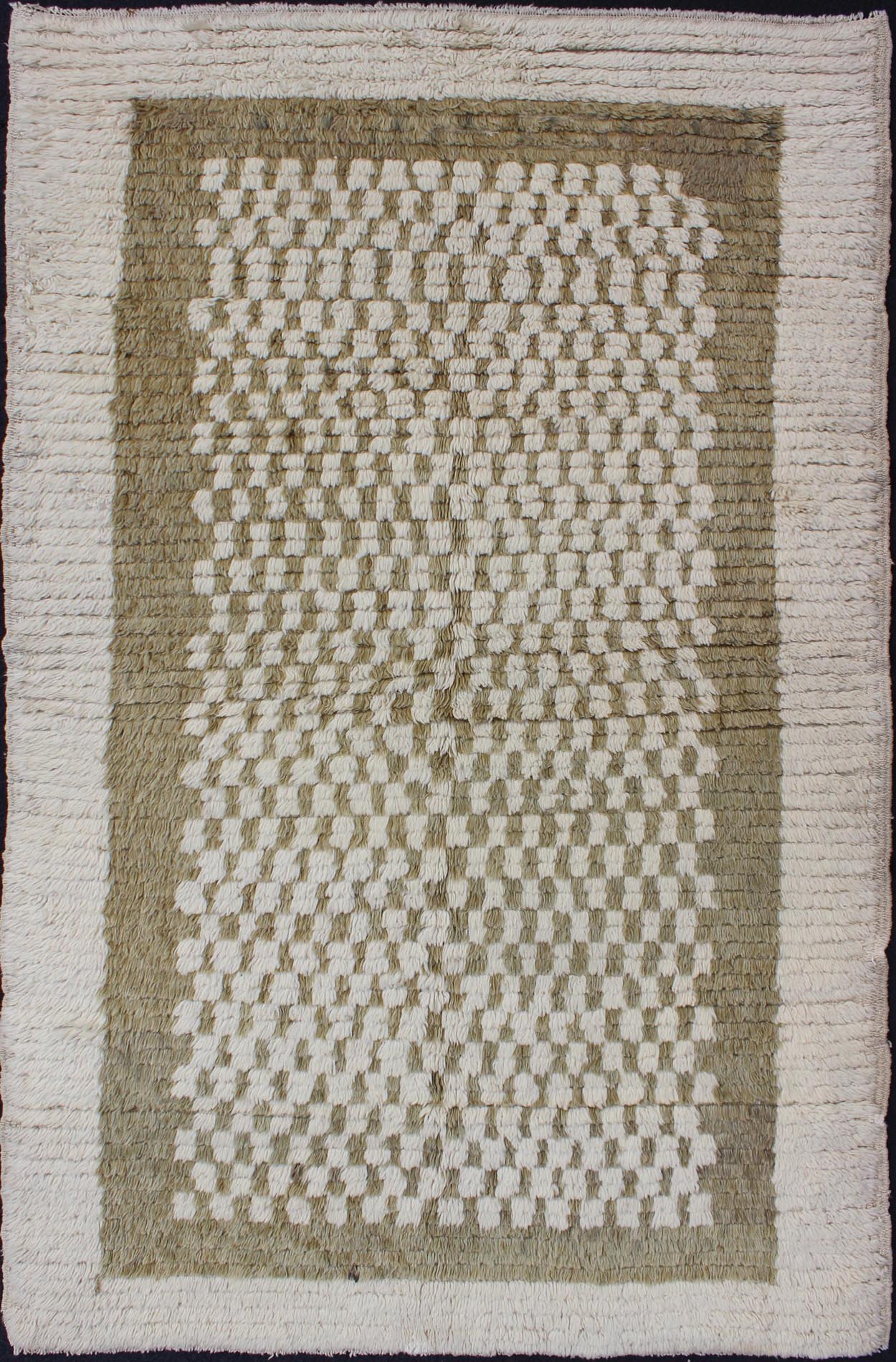 Vintage Turkish Tulu rug with checkerboard pattern in ivory and olive green, rug en - 112189, country of origin / type: Turkey / Tulu, circa mid - 20th century This vintage Turkish Tulu rug from the mid - 20th century features a checkerboard pattern o... - Keivan Woven ArtsEN - 112189 - 2778Rug