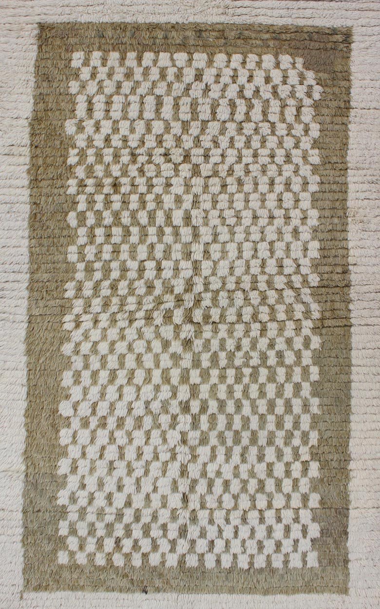 Vintage Turkish Tulu rug with checkerboard pattern in ivory and olive green, rug en - 112189, country of origin / type: Turkey / Tulu, circa mid - 20th century This vintage Turkish Tulu rug from the mid - 20th century features a checkerboard pattern o... - Keivan Woven ArtsEN - 112189 - 2778Rug
