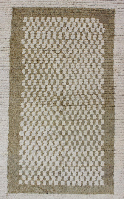 Vintage Turkish Tulu rug with checkerboard pattern in ivory and olive green, rug en - 112189, country of origin / type: Turkey / Tulu, circa mid - 20th century This vintage Turkish Tulu rug from the mid - 20th century features a checkerboard pattern o... - Keivan Woven ArtsEN - 112189 - 2778Rug