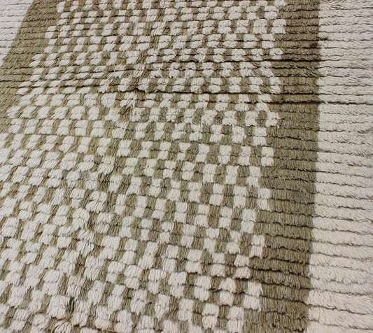 Vintage Turkish Tulu rug with checkerboard pattern in ivory and olive green, rug en - 112189, country of origin / type: Turkey / Tulu, circa mid - 20th century This vintage Turkish Tulu rug from the mid - 20th century features a checkerboard pattern o... - Keivan Woven ArtsEN - 112189 - 2778Rug