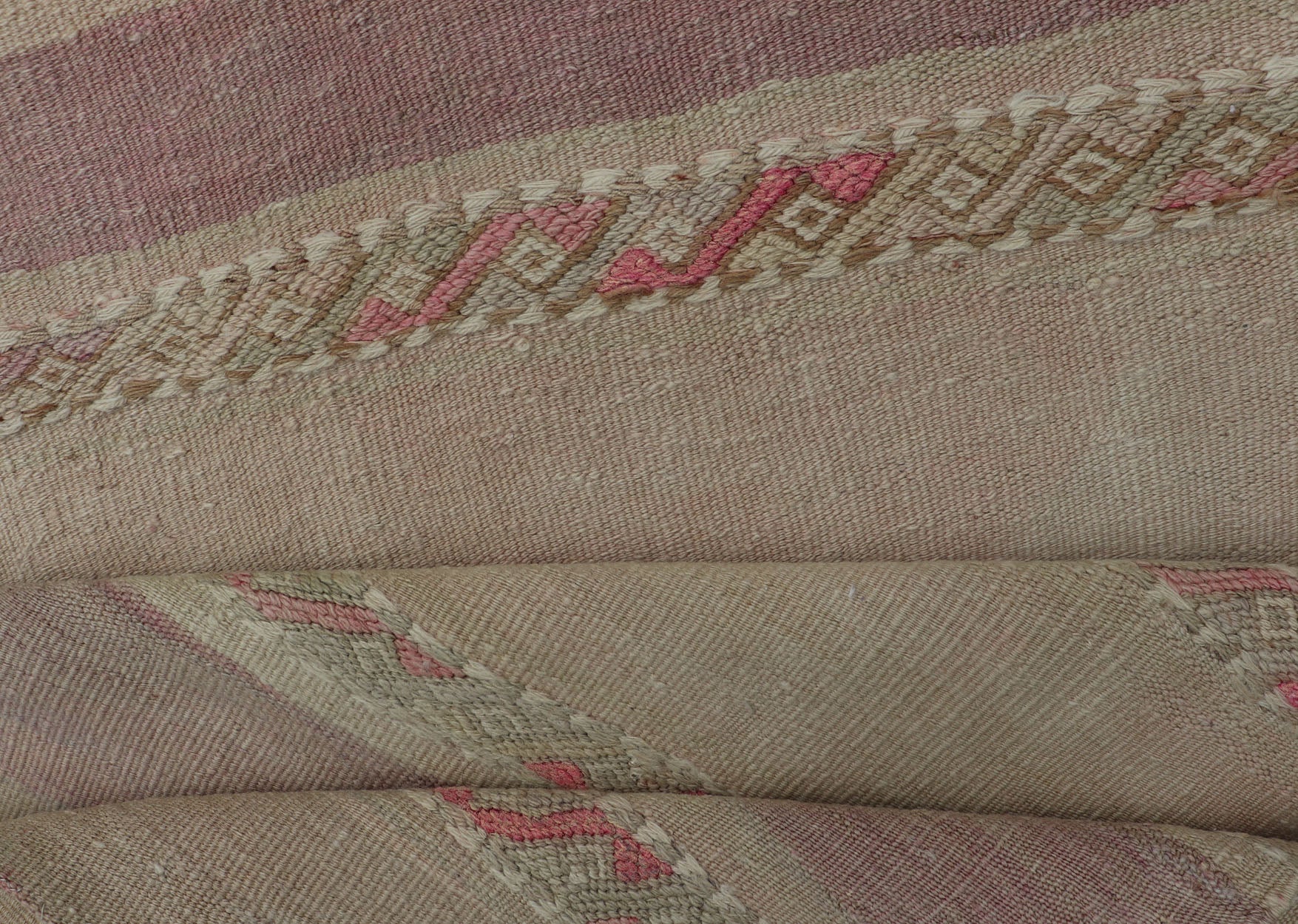 Vintage Hand Woven Turkish Kilim Runner with Stripes Purple, Taupe, and Tan. Keivan Woven Arts / rug EN - 112239, country of origin / type: Turkey / Kilim, circa Mid - 20th Century. Measures: 2'6 x 7'8 - Keivan Woven ArtsEN - 112239 - 15344Rug