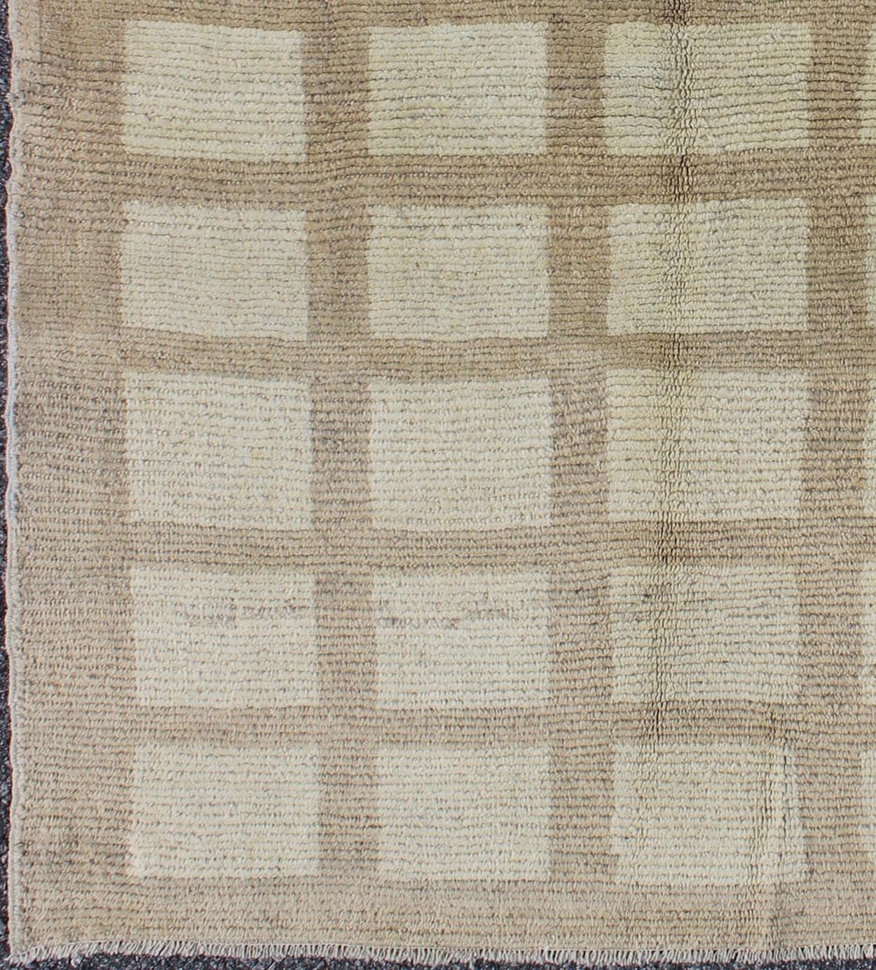Modern design antique Turkish square shaped Oushak rug in cream and camel colors, rug en - 112281, country of origin / type: Turkey / Oushak, circa 1920. This modern - design antique Oushak rug features a square - shape and a Minimalist pattern of rep... - Keivan Woven ArtsEN - 112281 - 2035Rug