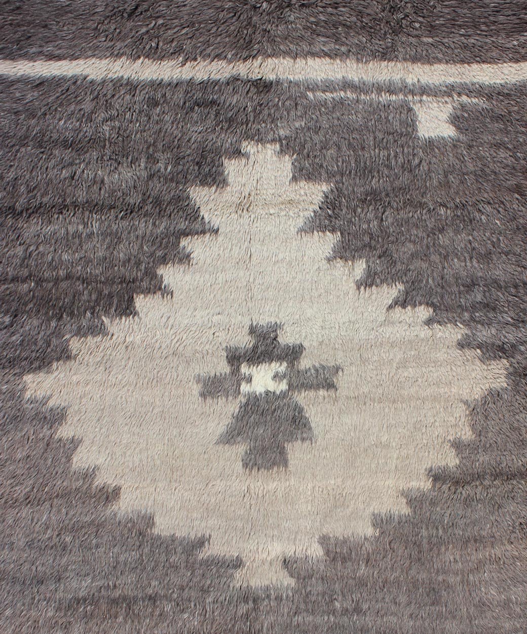 Minimalist & Modern Design Turkish Tulu Vintage Rug with Multi - Layered Medallion. Angora Tulu vintage Turkish rug in Minimalist design and modern design with multi - layered medallion, rug EN - 112292, country of origin / type: Turkey / Tulu, circa mid - ... - Keivan Woven ArtsEN - 112292 - 2766Rug