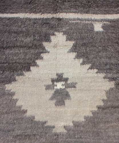 Minimalist & Modern Design Turkish Tulu Vintage Rug with Multi - Layered Medallion. Angora Tulu vintage Turkish rug in Minimalist design and modern design with multi - layered medallion, rug EN - 112292, country of origin / type: Turkey / Tulu, circa mid - ... - Keivan Woven ArtsEN - 112292 - 2766Rug