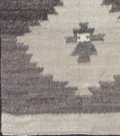 Minimalist & Modern Design Turkish Tulu Vintage Rug with Multi - Layered Medallion. Angora Tulu vintage Turkish rug in Minimalist design and modern design with multi - layered medallion, rug EN - 112292, country of origin / type: Turkey / Tulu, circa mid - ... - Keivan Woven ArtsEN - 112292 - 2766Rug