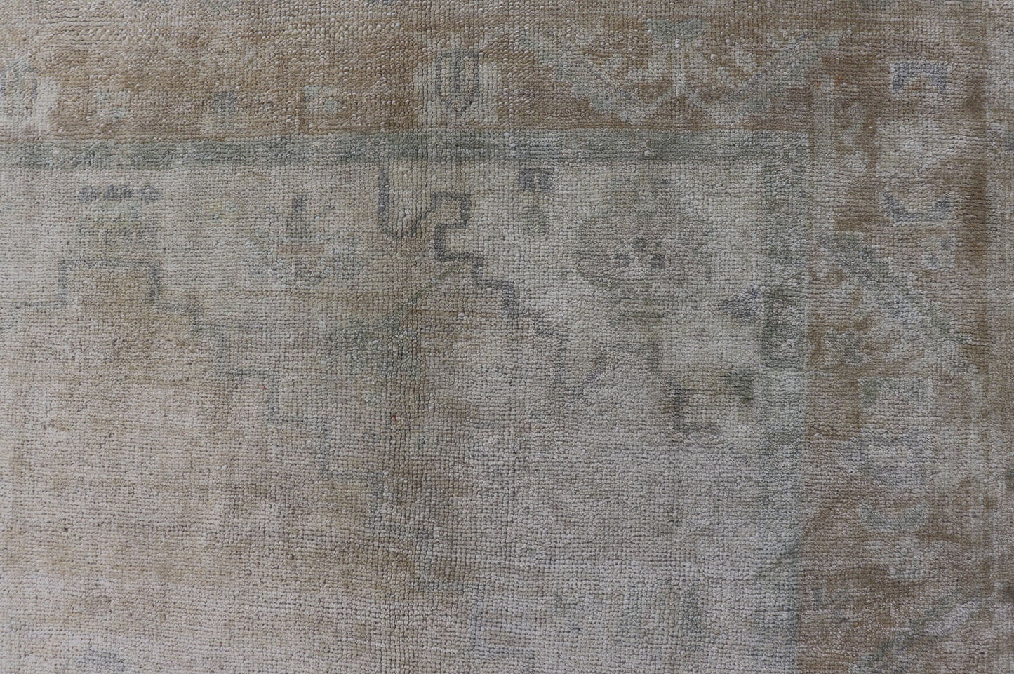 Light color Oushak Vintage Rug With Pastel Colors in Tan, Green, Butter Yellow and Taupe Light color Vintage Oushak Rug With Central Medallion in Faded Design. rug, EN - 112333, country of origin / type: Turkey / Oushak, circa mid - 20th century. Me... - Keivan Woven ArtsEN - 112333 - 2752Rug