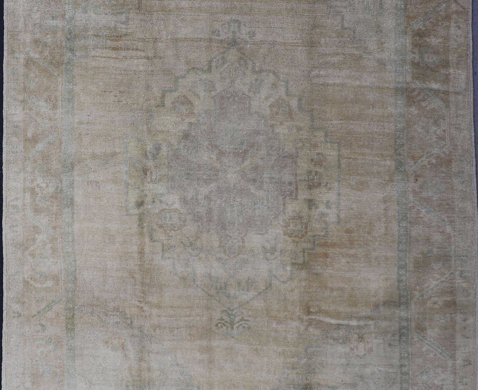 Light color Oushak Vintage Rug With Pastel Colors in Tan, Green, Butter Yellow and Taupe Light color Vintage Oushak Rug With Central Medallion in Faded Design. rug, EN - 112333, country of origin / type: Turkey / Oushak, circa mid - 20th century. Me... - Keivan Woven ArtsEN - 112333 - 2752Rug