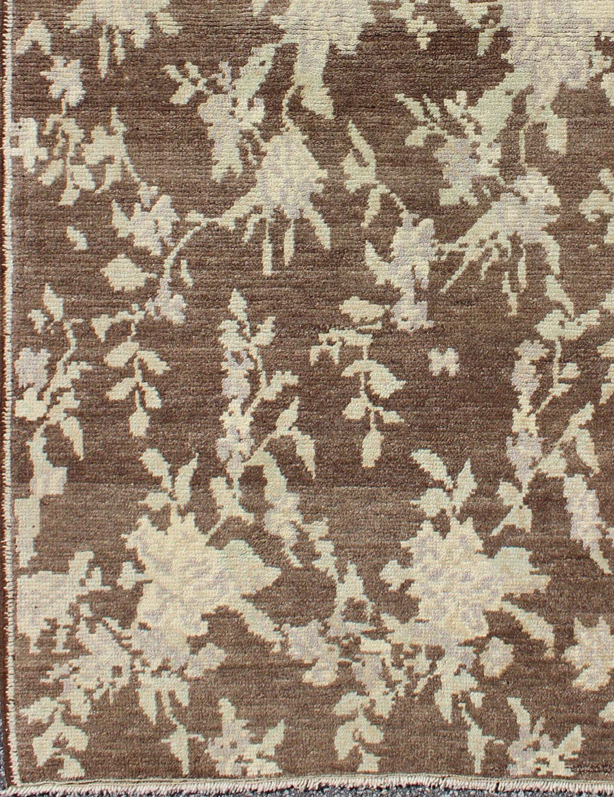 Mocha Vintage Turkish Oushak Rug with Free - Flowing Green & Cream Flower Blossoms Mocha vintage Turkish Oushak rug with free - flowing green and cream flower blossoms, Keivan Woven Arts / rug en - 112392, country of origin / type: Turkey / Oushak, c... - Keivan Woven ArtsEN - 112392 - 2788Rug