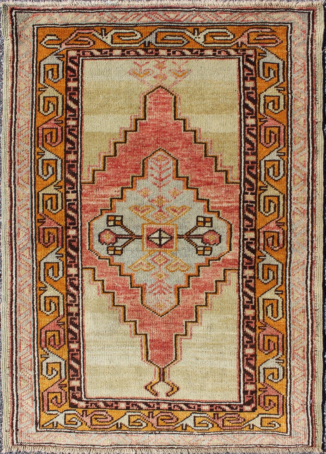 Keivan Woven Arts, En - 112395, 1930's Turkish Oushak Rug - 27 39 Colorful stylized antique Turkish Oushak rug with layered tribal medallion, rug en - 112395, country of origin / type: Turkey / Oushak, circa 1930 This antique Turkish Oushak rug ... - Keivan Woven ArtsEN - 112395 - 2695Rug