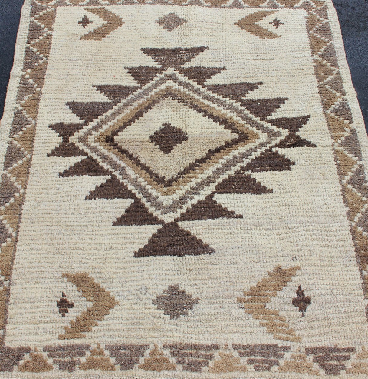 Keivan Woven Arts - Natural Colors Turkish Tulu Carpet with Tribal Design in Shades of Earth Tones, Tulu rugs, Moroccan Rugs, Vintage Tulu, Vintage Moroccan Measures: 3'6 x 4'6 Natural Turkish Tulu Carpet with Tribal Design Keivan Woven Arts / r... - Keivan Woven ArtsEN - 112435 - 2782Rug