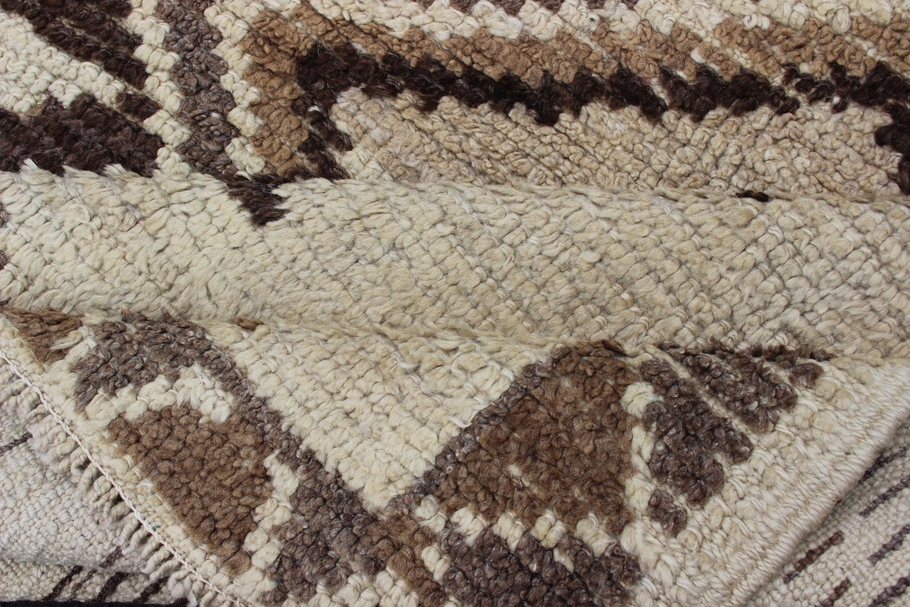Keivan Woven Arts - Natural Colors Turkish Tulu Carpet with Tribal Design in Shades of Earth Tones, Tulu rugs, Moroccan Rugs, Vintage Tulu, Vintage Moroccan Measures: 3'6 x 4'6 Natural Turkish Tulu Carpet with Tribal Design Keivan Woven Arts / r... - Keivan Woven ArtsEN - 112435 - 2782Rug