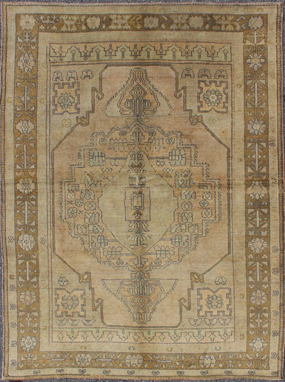 Vintage Turkish Oushak Rug in Soft Tones and Neutral Colors, kwarugs Midcentury stylized medallion vintage Turkish Oushak rug in shades of Taupe, brown, cream, salmon, cream rug en - 112656, country of origin / type: Turkey / Oushak, circa 1940 ... - Keivan Woven ArtsEN - 112656 - 3174Rug