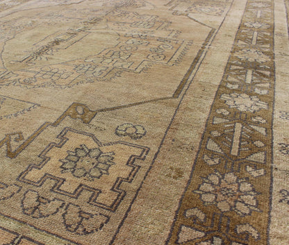 Vintage Turkish Oushak Rug in Soft Tones and Neutral Colors, kwarugs Midcentury stylized medallion vintage Turkish Oushak rug in shades of Taupe, brown, cream, salmon, cream rug en - 112656, country of origin / type: Turkey / Oushak, circa 1940 ... - Keivan Woven ArtsEN - 112656 - 3174Rug