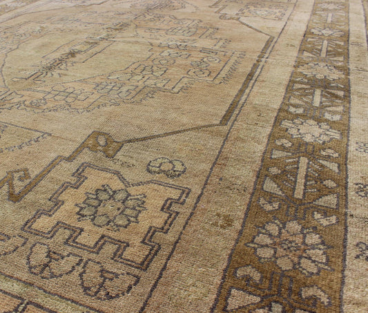Vintage Turkish Oushak Rug in Soft Tones and Neutral Colors, kwarugs Midcentury stylized medallion vintage Turkish Oushak rug in shades of Taupe, brown, cream, salmon, cream rug en - 112656, country of origin / type: Turkey / Oushak, circa 1940 ... - Keivan Woven ArtsEN - 112656 - 3174Rug