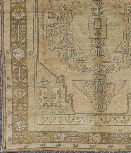 Vintage Turkish Oushak Rug in Soft Tones and Neutral Colors, kwarugs Midcentury stylized medallion vintage Turkish Oushak rug in shades of Taupe, brown, cream, salmon, cream rug en - 112656, country of origin / type: Turkey / Oushak, circa 1940 ... - Keivan Woven ArtsEN - 112656 - 3174Rug