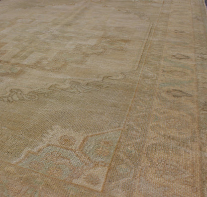 Faded Vintage Turkish Oushak Rug with Layered Medallion in Creams and Grays, rug en - 112722, country of origin / type: Turkey / Oushak, circa 1940 This vintage Turkish Oushak rug features an intricately beautiful design. The central medallion is ... - Keivan Woven ArtsEN - 112722 - 4904Rug