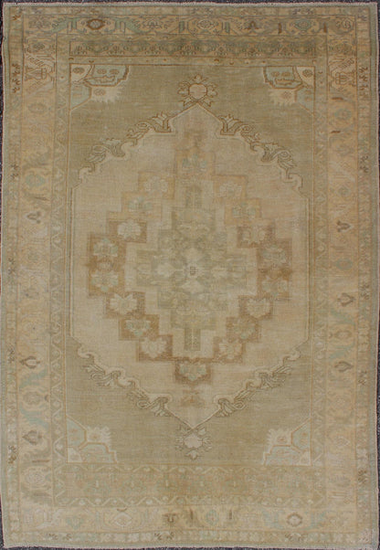 Faded Vintage Turkish Oushak Rug with Layered Medallion in Creams and Grays, rug en - 112722, country of origin / type: Turkey / Oushak, circa 1940 This vintage Turkish Oushak rug features an intricately beautiful design. The central medallion is ... - Keivan Woven ArtsEN - 112722 - 4904Rug