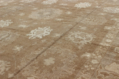 Large Vintage Turkish Rug in Light Brown Field, Taupe, Ivory and Earth Tones, Keivan Woven Arts - Vintage Turkish rug with neutral and earth tones and color palette in a large scale all - over design, rug en - 112805, country of origin / type: Turkey / O... - Keivan Woven ArtsEN - 112805 - 12972Rug