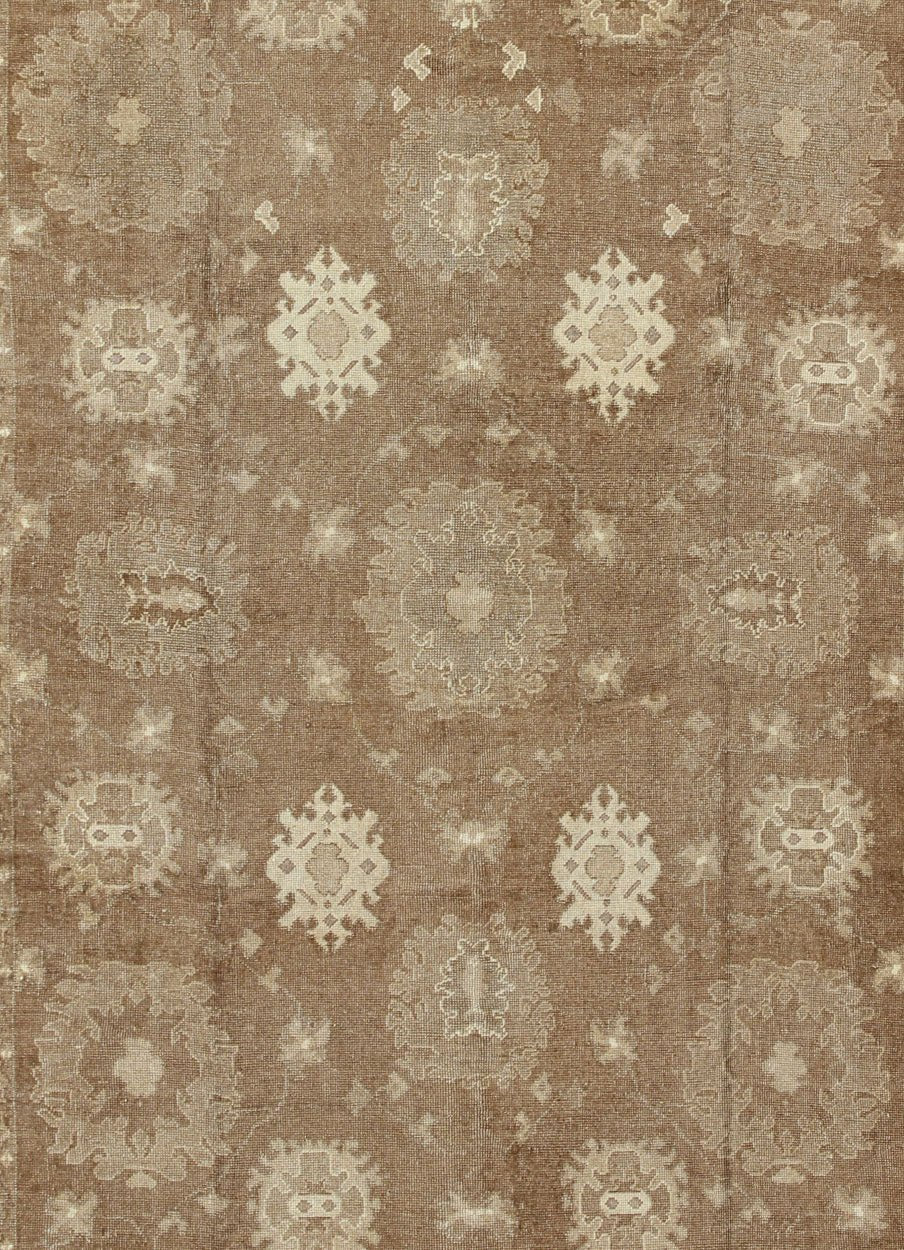 Large Vintage Turkish Rug in Light Brown Field, Taupe, Ivory and Earth Tones, Keivan Woven Arts - Vintage Turkish rug with neutral and earth tones and color palette in a large scale all - over design, rug en - 112805, country of origin / type: Turkey / O... - Keivan Woven ArtsEN - 112805 - 12972Rug