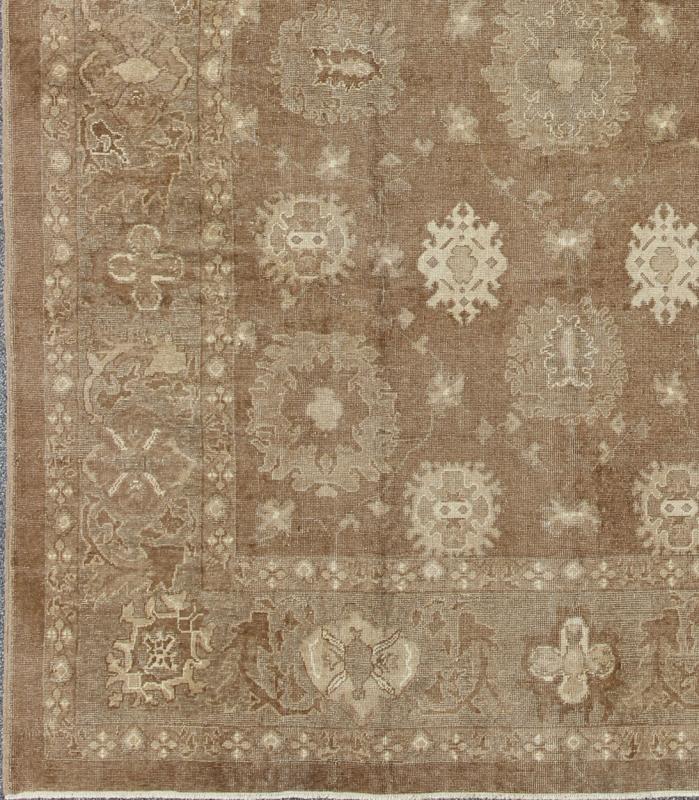 Keivan Woven Arts - Vintage Turkish rug with neutral and earth tones and color palette in a large scale all - over design, rug en - 112805, country of origin / type: Turkey / Oushak Made originally with all natural undyed wool, this transitional Turkish r... - Keivan Woven ArtsEN - 112805 - 2812Rug