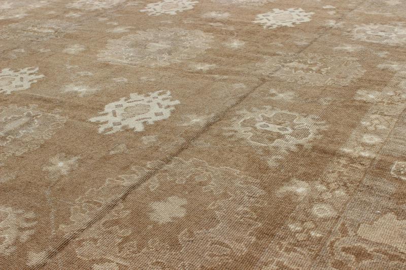Keivan Woven Arts - Vintage Turkish rug with neutral and earth tones and color palette in a large scale all - over design, rug en - 112805, country of origin / type: Turkey / Oushak Made originally with all natural undyed wool, this transitional Turkish r... - Keivan Woven ArtsEN - 112805 - 2812Rug