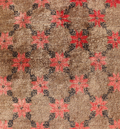 Vintage Turkish Tulu Runner With Modern Design. Turkish Tulu runner with Poinsettias design in light brown background, charcoal, salmon red. Keivan Woven Arts/ rug# EN - 112936, country of origin / type: Turkey / Tulu, circa mid - 20th century. Meas... - Keivan Woven ArtsEN - 112936 - 2742Rug
