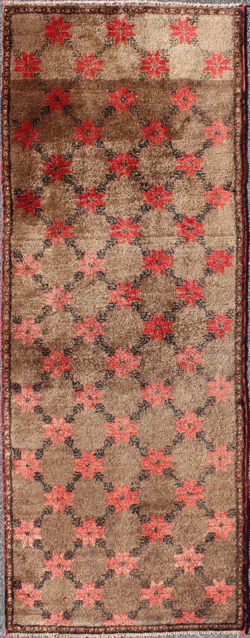 Vintage Turkish Tulu Runner With Modern Design. Turkish Tulu runner with Poinsettias design in light brown background, charcoal, salmon red. Keivan Woven Arts/ rug# EN - 112936, country of origin / type: Turkey / Tulu, circa mid - 20th century. Meas... - Keivan Woven ArtsEN - 112936 - 2742Rug