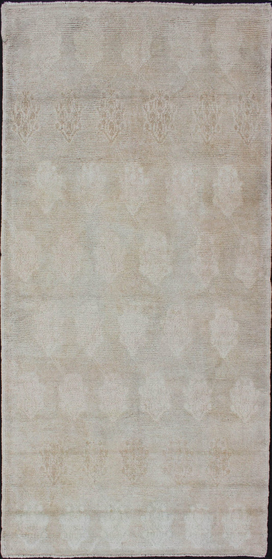 Mid - Century Rug from Turkey with Modern Tulu Design Modern Flower Design Turkish Tulu Rug, rug en - 112940, country of origin / type: Turkey / Tulu, circa 1950 This mid - century Tulu carpet from Turkey displays faint, repeating flowers that ... - Keivan Woven ArtsEN - 112940 - 2732Rug