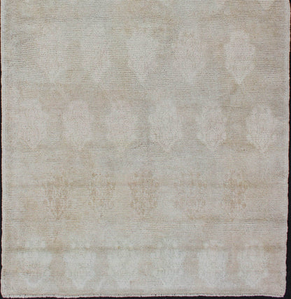 Mid - Century Rug from Turkey with Modern Tulu Design Modern Flower Design Turkish Tulu Rug, rug en - 112940, country of origin / type: Turkey / Tulu, circa 1950 This mid - century Tulu carpet from Turkey displays faint, repeating flowers that ... - Keivan Woven ArtsEN - 112940 - 2732Rug