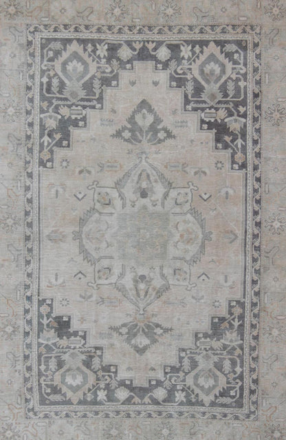 Oushak Rug with Layered Medallion Design and Ornate Cornices Mid - Toned Vintage Oushak Carpet in Grays and Soft Colors, rug en - 115259, country of origin / type: Turkey / Oushak, circa 1940 This vintage mid - century Turkish Oushak displays a... - Keivan Woven ArtsEN - 115259 - 3798Rug