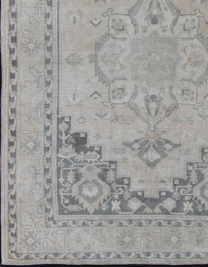 Oushak Rug with Layered Medallion Design and Ornate Cornices Mid - Toned Vintage Oushak Carpet in Grays and Soft Colors, rug en - 115259, country of origin / type: Turkey / Oushak, circa 1940 This vintage mid - century Turkish Oushak displays a... - Keivan Woven ArtsEN - 115259 - 3798Rug
