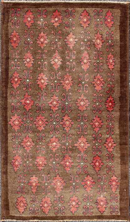 Red and Brown Vintage Turkish Oushak Rug with Repeating Vertical Motif Design kwarugs Red and brown vintage Turkish Oushak rug with repeating vertical motif design, rug en - 115273, country of origin / type: Turkey / Oushak, circa 1950 Set ... - Keivan Woven ArtsEN - 115273 - 5524Rug