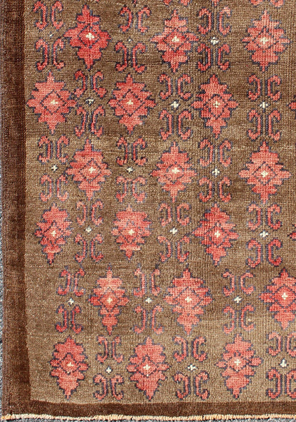 Red and Brown Vintage Turkish Oushak Rug with Repeating Vertical Motif Design kwarugs Red and brown vintage Turkish Oushak rug with repeating vertical motif design, rug en - 115273, country of origin / type: Turkey / Oushak, circa 1950 Set ... - Keivan Woven ArtsEN - 115273 - 5524Rug