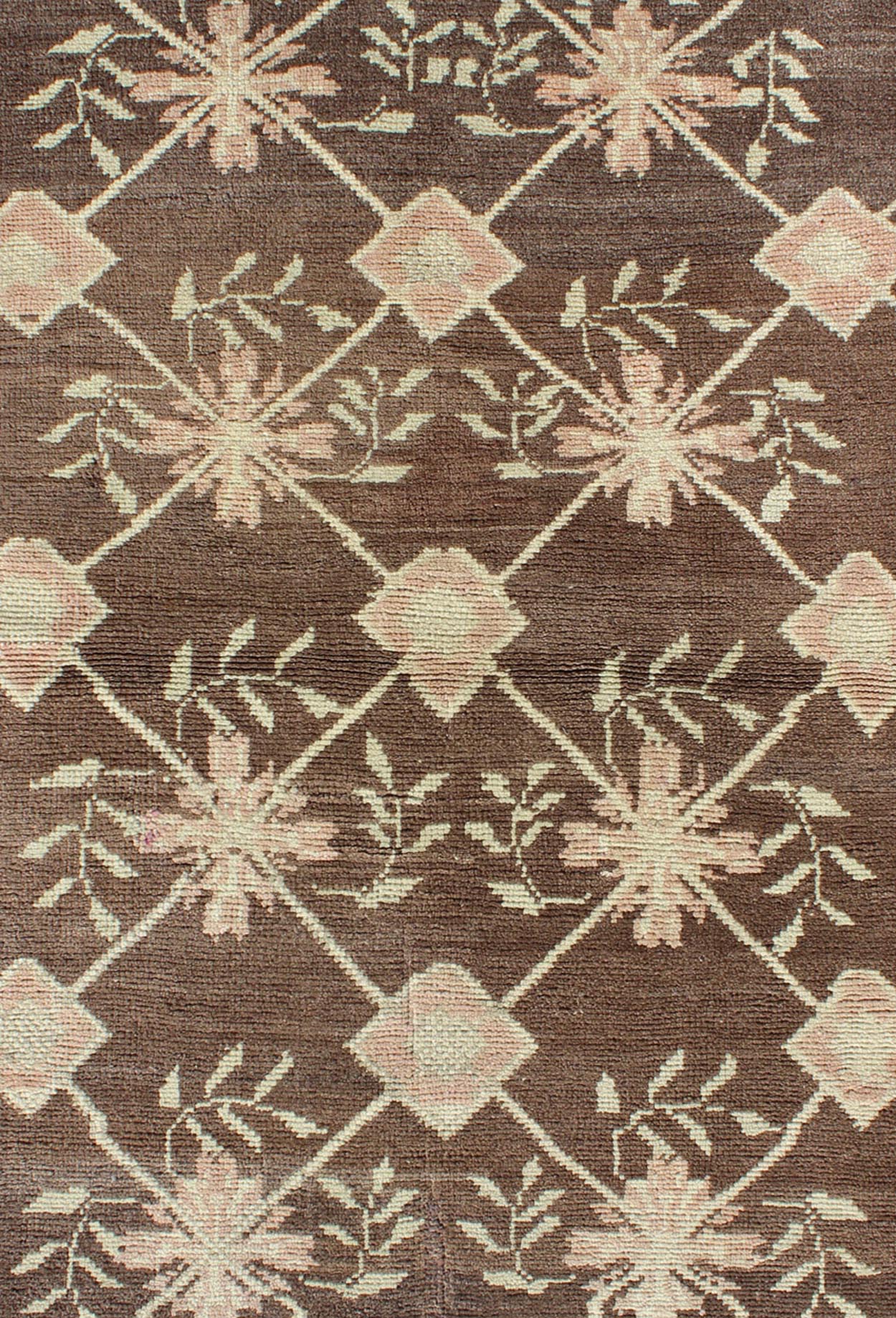 Vintage Turkish Oushak rug with Lattice design in brown, tan, pink, with a modern look rug en - 115283, country of origin / type: Turkey / Oushak, circa 1940 Set on a dark mocha brown field with an all - over pattern, this beautiful mid - century Turk... - Keivan Woven ArtsEN - 115283 - 3433Rug