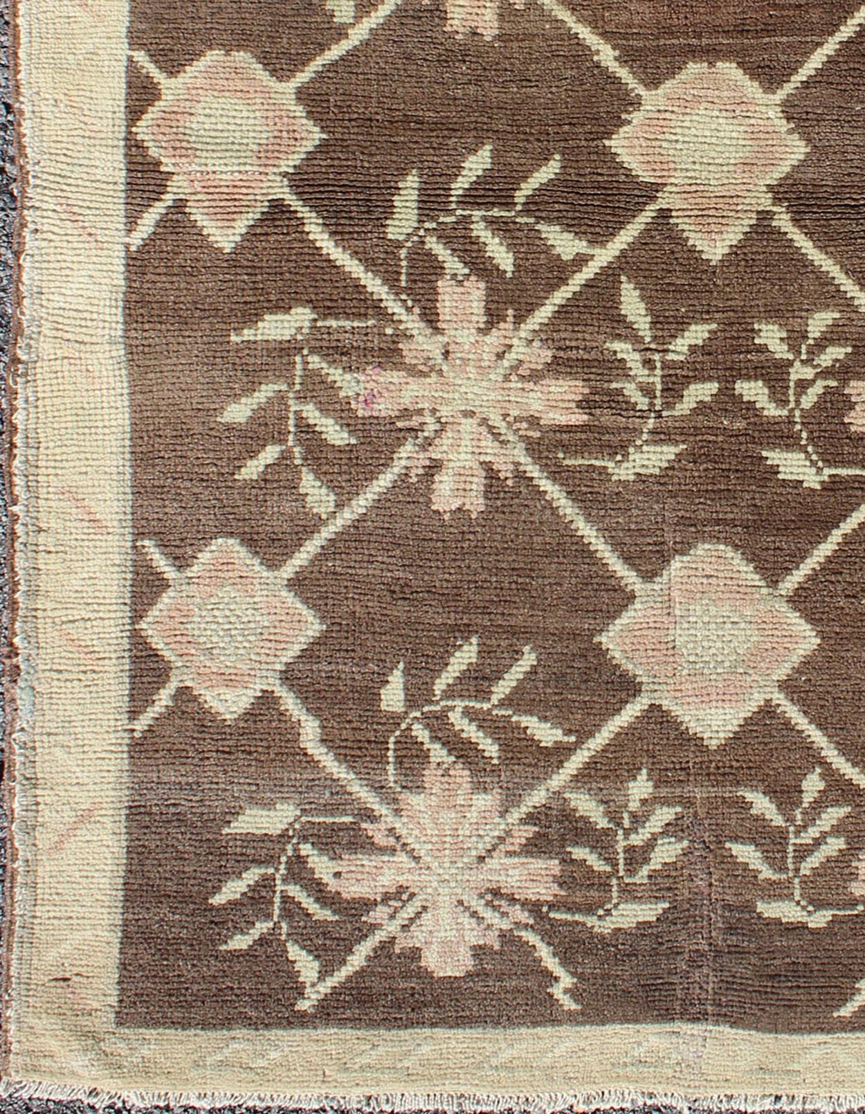Vintage Turkish Oushak rug with Lattice design in brown, tan, pink, with a modern look rug en - 115283, country of origin / type: Turkey / Oushak, circa 1940 Set on a dark mocha brown field with an all - over pattern, this beautiful mid - century Turk... - Keivan Woven ArtsEN - 115283 - 3433Rug