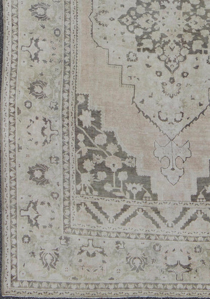 Vintage Turkish Oushak Rug With Medallion Design in Muted Tones. Keivan Woven Arts / rug EN - 115582, country of origin / type: Turkey / Oushak, circa 1940 This muted vintage Turkish Oushak carpet (circa mid - 20th century) features a central medall... - Keivan Woven ArtsEN - 115582 - 2470Rug