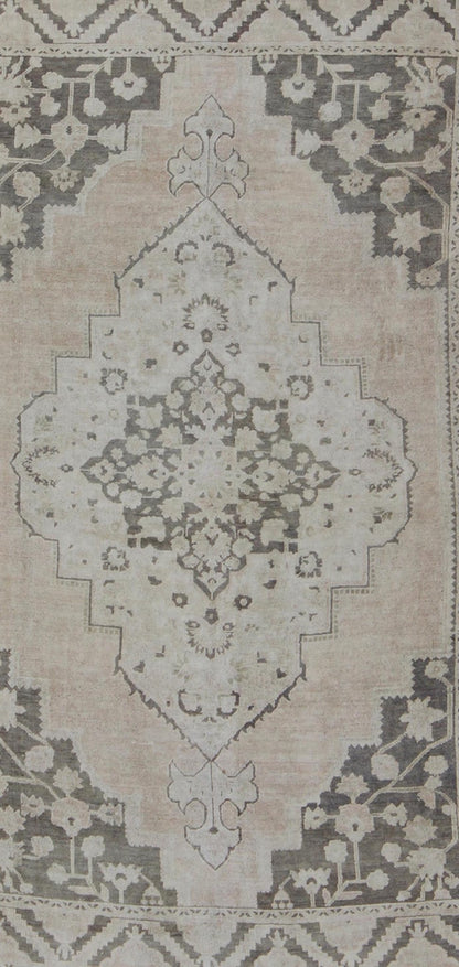 Vintage Turkish Oushak Rug With Medallion Design in Muted Tones. Keivan Woven Arts / rug EN - 115582, country of origin / type: Turkey / Oushak, circa 1940 This muted vintage Turkish Oushak carpet (circa mid - 20th century) features a central medall... - Keivan Woven ArtsEN - 115582 - 2470Rug