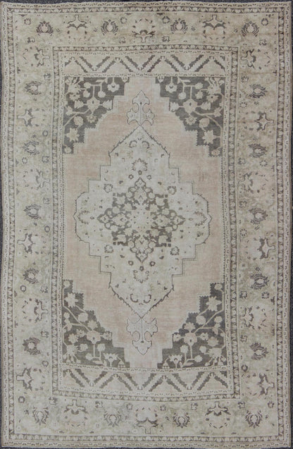 Vintage Turkish Oushak Rug With Medallion Design in Muted Tones. Keivan Woven Arts / rug EN - 115582, country of origin / type: Turkey / Oushak, circa 1940 This muted vintage Turkish Oushak carpet (circa mid - 20th century) features a central medall... - Keivan Woven ArtsEN - 115582 - 2470Rug