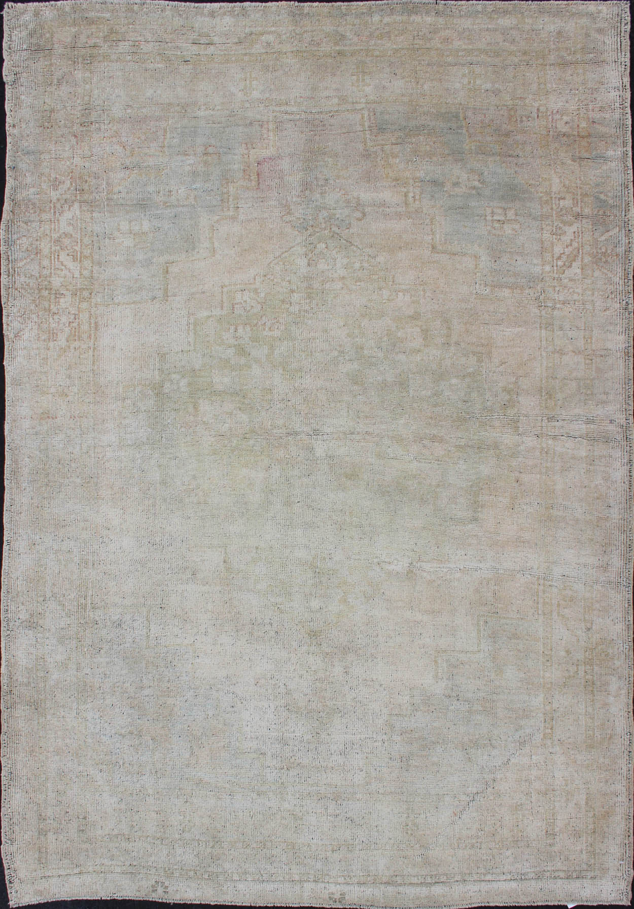 Vintage Turkish Oushak Rug with Understated Design and Muted Tones. Muted Vintage Oushak from Turkey, Keivan Woven Arts/ rug/ EN - 115823, country of origin / type: Turkey / Oushak, circa 1940 Measures: 4' x 6'2 This vintage Oushak ... - Keivan Woven ArtsEN - 115823 - 2067Rug