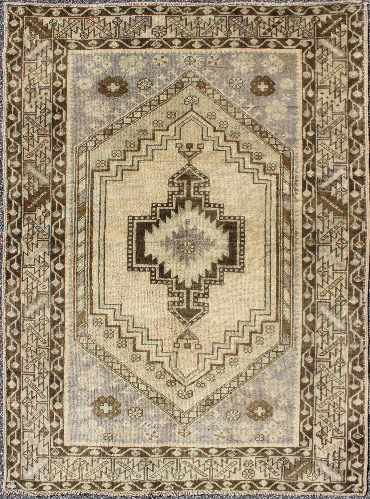 Multi - Layered Medallion Vintage Turkish Oushak Rug in Cream and Shades of Brown kwarugs Multi - layered medallion vintage Turkish Oushak rug in cream and shades of brown, Keivan Woven Arts / rug EN - 115875, country of origin / type: Turkey / Oushak... - Keivan Woven ArtsEN - 115875 - 2083Rug
