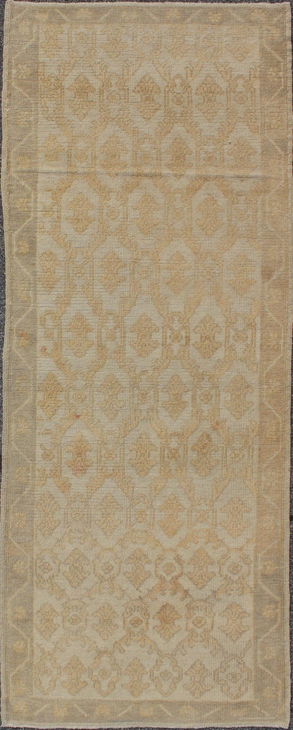 Muted Midcentury Turkish Oushak Runner with Latticework Design in Cream, yellow and taupe Measures: 3'3 x 8'7 Set on a cream - colored field with an all - over similarly - toned pattern, this beautiful midcentury Turkish Oushak rug (circa 1... - Keivan Woven ArtsEN - 115963 - 2077Rug