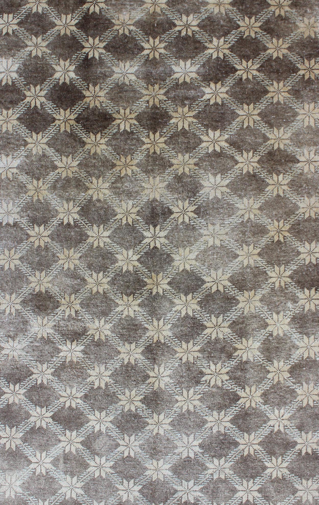 Midcentury Vintage Turkish Oushak Rug with Floral Latticework Pattern Measures: 5 x 7'10 The design of this beautiful vintage Oushak rug from mid - 20th century Turkey. The brown background is home to an all - over cream lattice design decor... - Keivan Woven ArtsEN - 115974 - 2071Rug