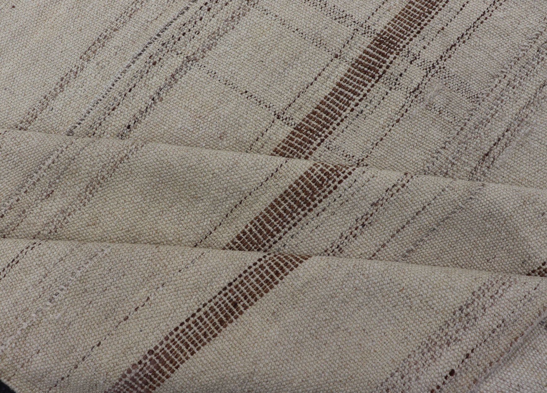 Vintage Hand Woven Turkish Kilim with Stripes in Taupe, Cream & Brown. Keivan Woven Arts rug EN - 12303 country of origin / type: Turkey / Kilim, circa mid - 20th century. Measures: 3'11 x 8'4 - Keivan Woven ArtsEN - 12303 - 15336Rug