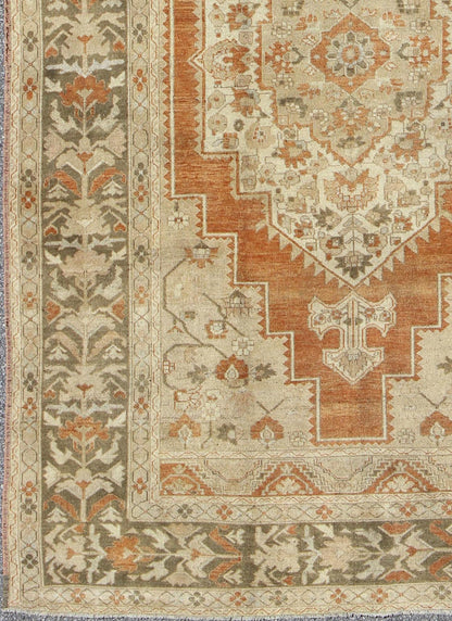 Vintage Turkish Oushak Rug This beautiful Turkish Oushak rug, handwoven in Turkey, beautifully integrates neutral compositions. This rug features an exquisite geometric design with a large central medallion. The green, wide border surrounds the ... - Keivan Woven ArtsEN - 123477 - 3810Rug