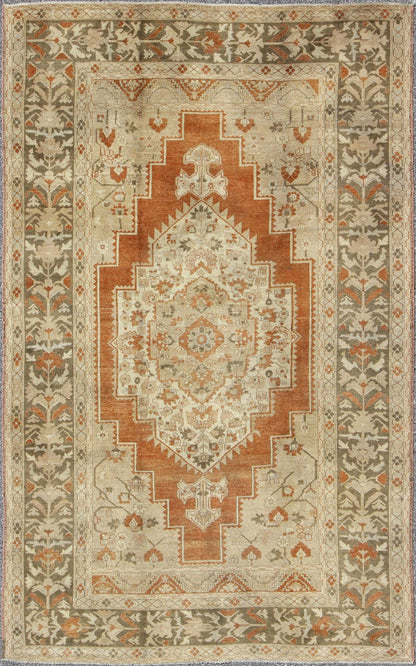 Vintage Turkish Oushak Rug This beautiful Turkish Oushak rug, handwoven in Turkey, beautifully integrates neutral compositions. This rug features an exquisite geometric design with a large central medallion. The green, wide border surrounds the ... - Keivan Woven ArtsEN - 123477 - 3810Rug