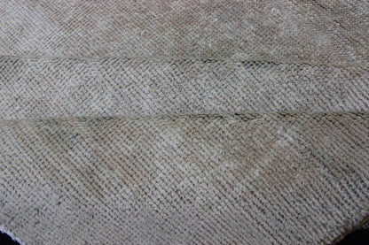 Modern Design Turkish Rug with Small - Scale Repeating Pattern Vintage Oushak carpet with repeating design in light taupe, ivory and gray. Keivan Woven Arts / rug EN - 123482, country of origin / type: Turkey / Oushak, circa 1940s. Measures: 7'5 ... - Keivan Woven ArtsEN - 123482 - 3415Rug