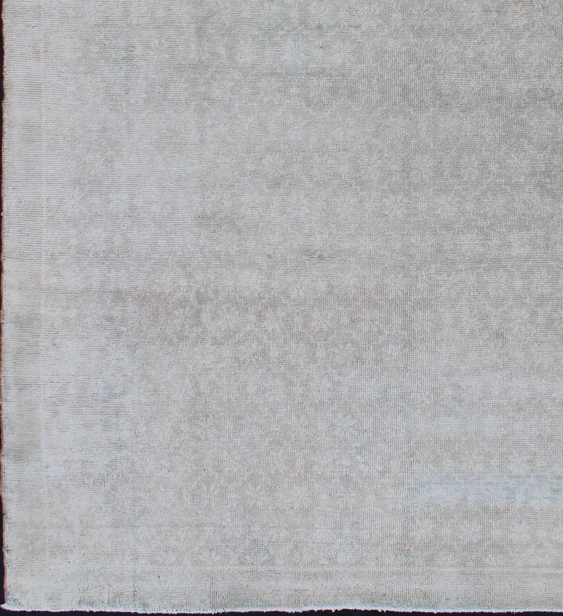 Modern Design Turkish Rug with Small - Scale Repeating Pattern Vintage Oushak carpet with repeating design in light taupe, ivory and gray. Keivan Woven Arts / rug EN - 123482, country of origin / type: Turkey / Oushak, circa 1940s. Measures: 7'5 ... - Keivan Woven ArtsEN - 123482 - 3415Rug
