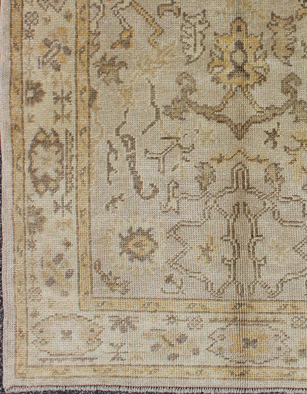 Reproduction Turkish Oushak Rug with Stylized Floral Design in Earth Tone Colors Keivan Woven Arts, En - 123486, Turkish Oushak Rug from Turkey, rug EN - 123486, country of origin / type: Turkey / Oushak, circa 2000 This reproduction Turkish Ous... - Keivan Woven ArtsEN - 123486 - 3391Rug