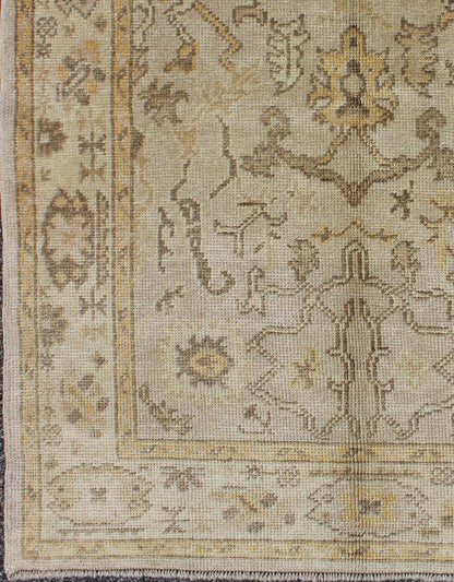 Reproduction Turkish Oushak Rug with Stylized Floral Design in Earth Tone Colors Keivan Woven Arts, En - 123486, Turkish Oushak Rug from Turkey, rug EN - 123486, country of origin / type: Turkey / Oushak, circa 2000 This reproduction Turkish Ous... - Keivan Woven ArtsEN - 123486 - 3391Rug